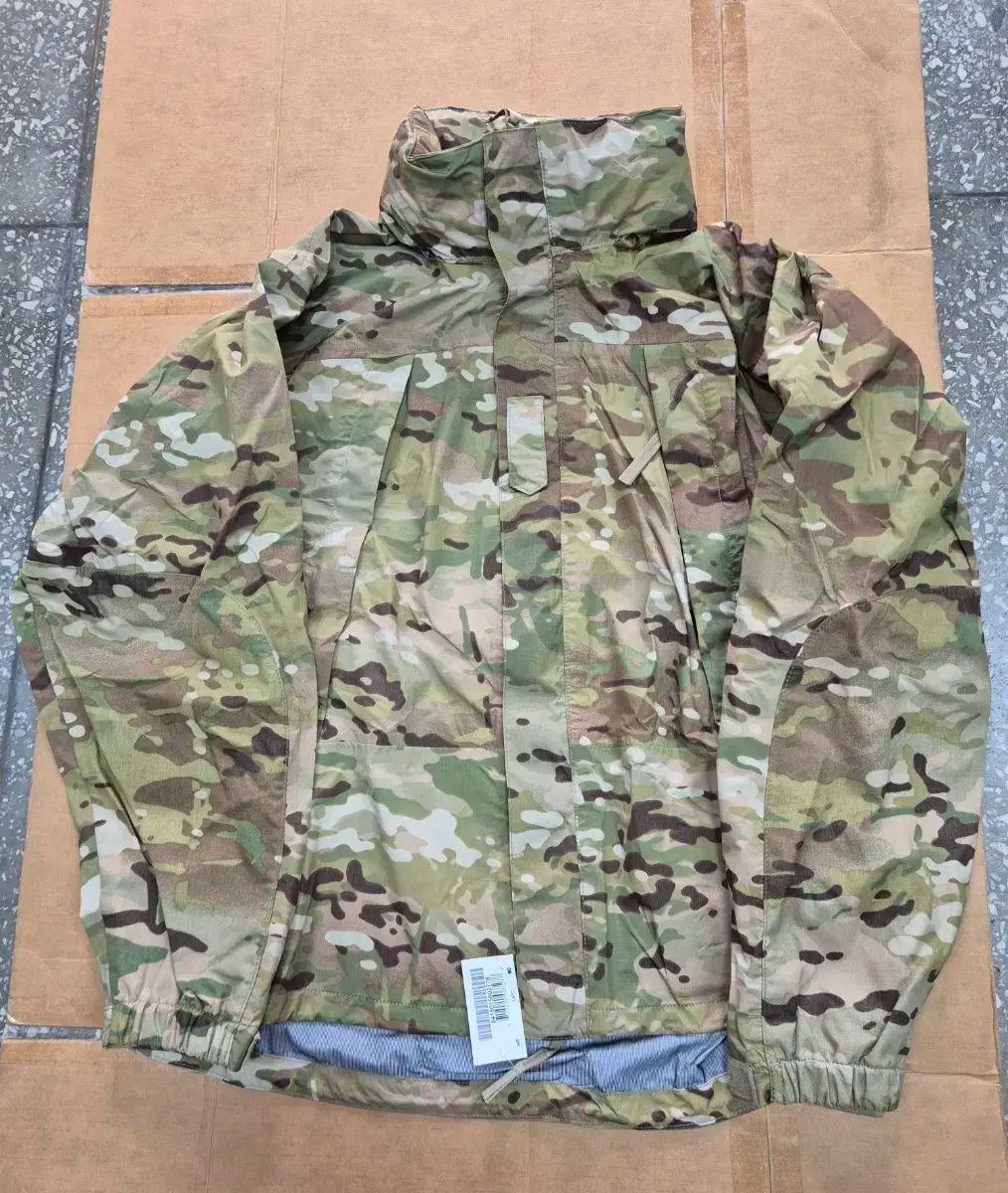 米軍 GORE-TEX₍ゴアテックス パックライトジャケット スモールレギュラー 新製品を販売しています