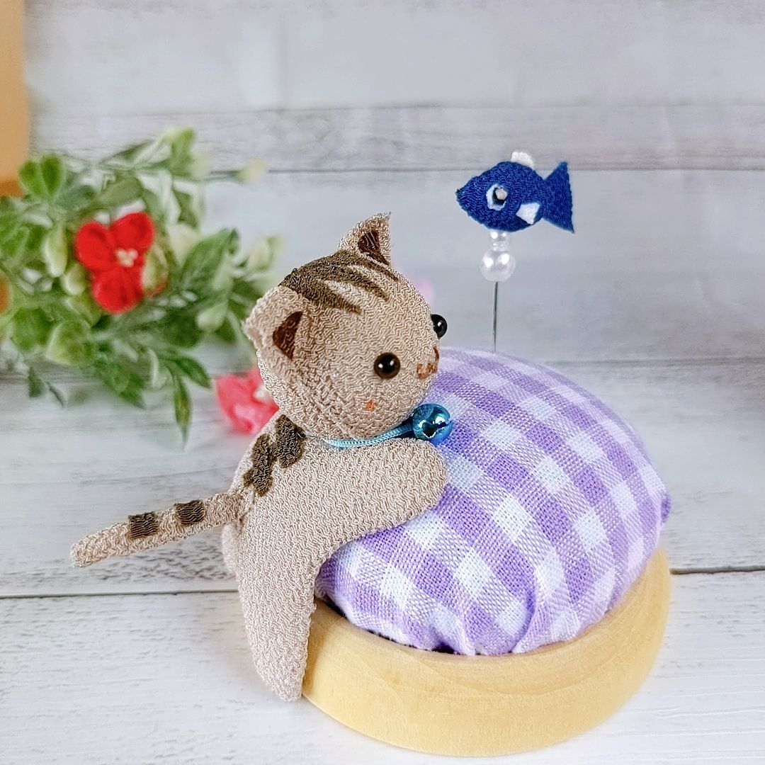 ねこちゃんピンクッション 針山 針刺し 猫 ちりめん細工 - メルカリ