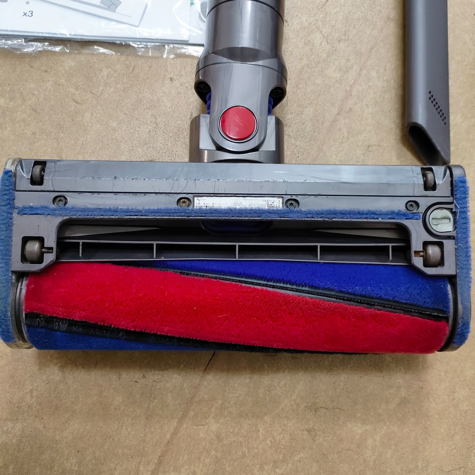 Dyson V7 Fluffy 寒かっ SV11サイクロンコードレススティッククリーナー