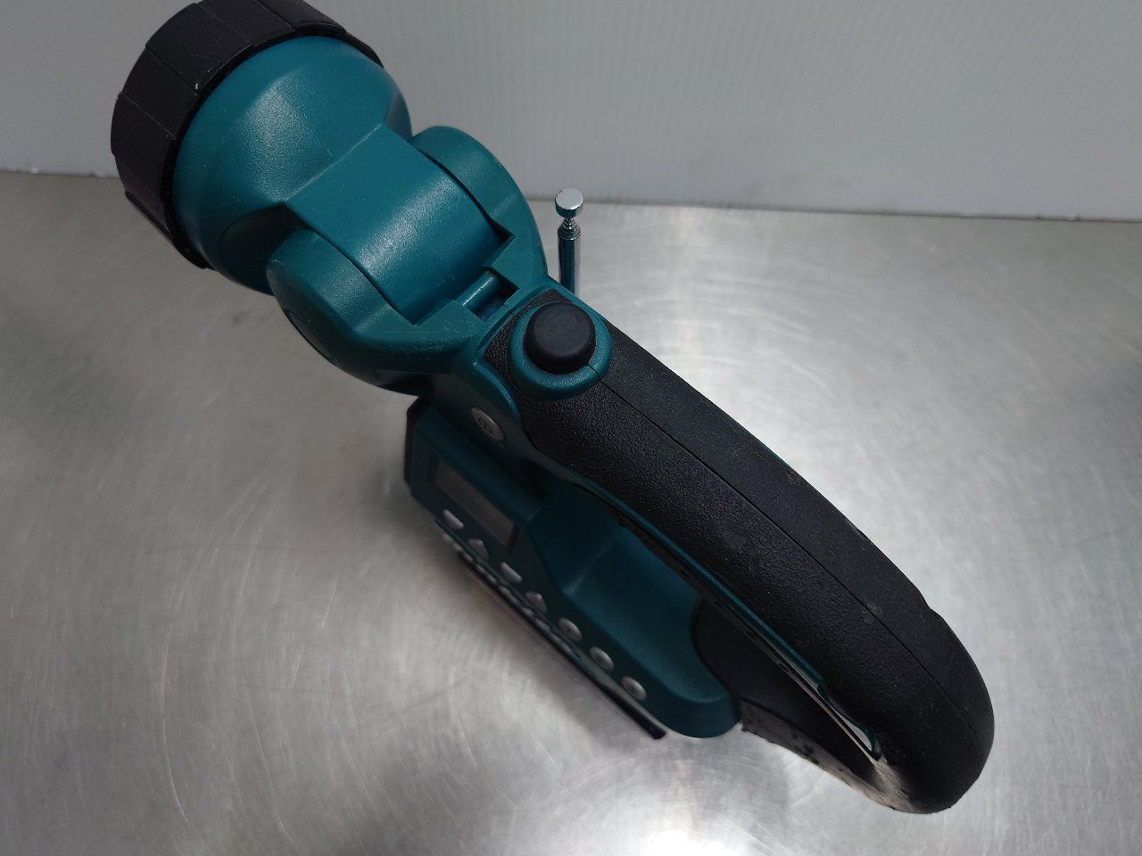 マキタ Makita 充電式ライト付きラジオ 18Vバッテリーパック付き