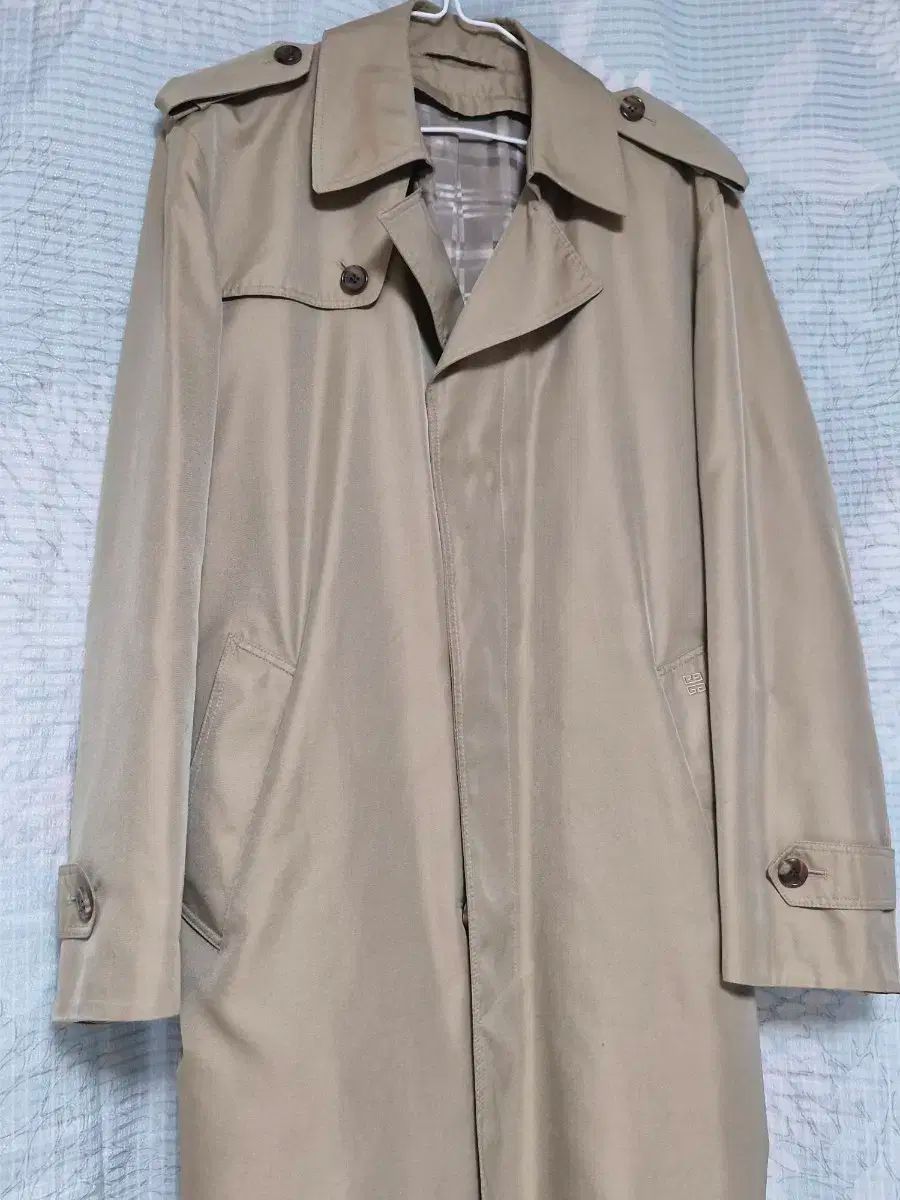 【美品】ジバンシー　トレンチコート　ベージュ　givenchy GIVENCHY 美品】ジバンシー トレンチコート ベージュ givenchy GIVENCHY