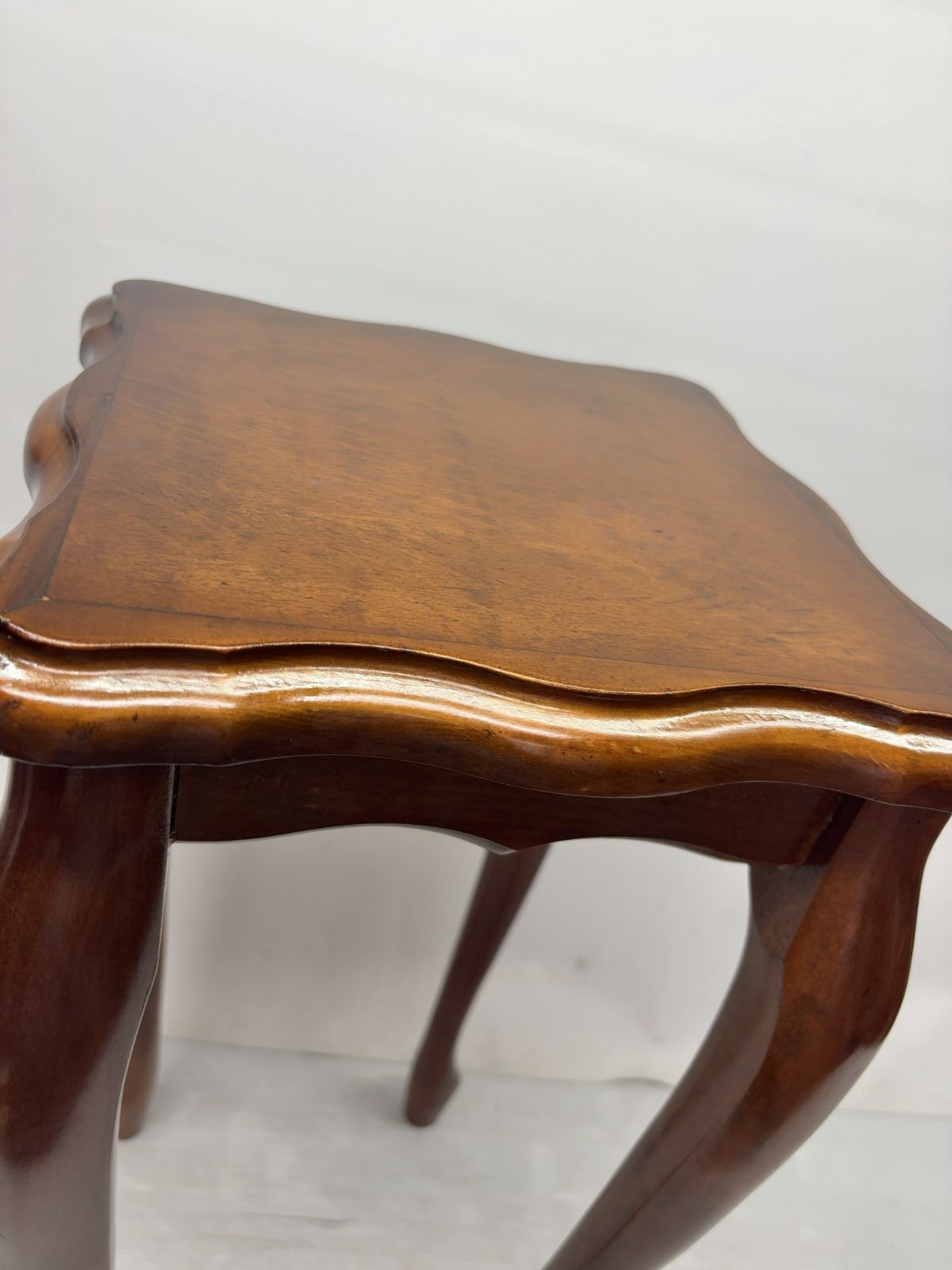 サイドテーブル