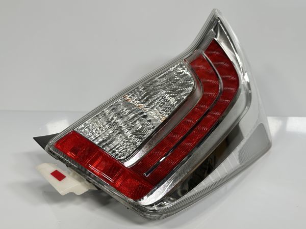 美品/破損無 プリウス ZVW30 後期 純正 右テールランプAssy 下側ブラケット付 RH LED シルバー 81550-47170  81551-47170 47-55