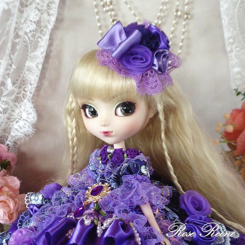 ゴージャスバイオレットが重厚に煌めく豪華ボリュームフリルドールドレス