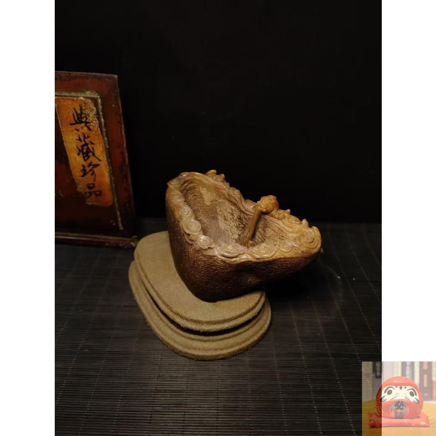 中国古美術・旧蔵寿山石瑞獣献宝の印鑑・手彫り・田黄石・風水・書道具・文房具・置物 中国古美術・旧蔵寿山石瑞獣献宝の印鑑・手彫り・田黄石・風水