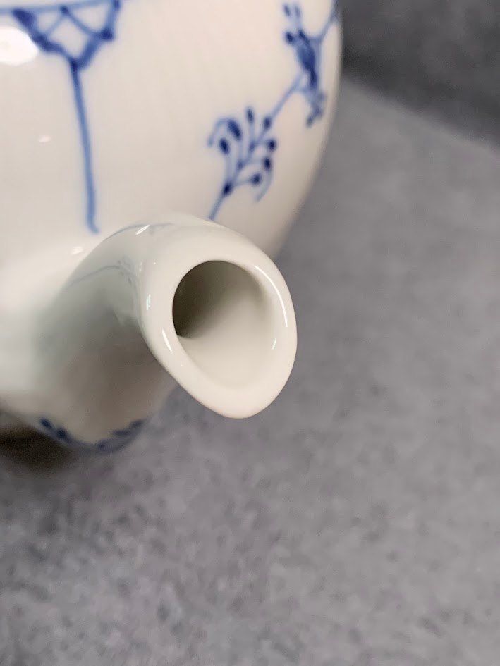 ☆ ロイヤルコペンハーゲン ブルーフルーテッド プレイン ティーポット