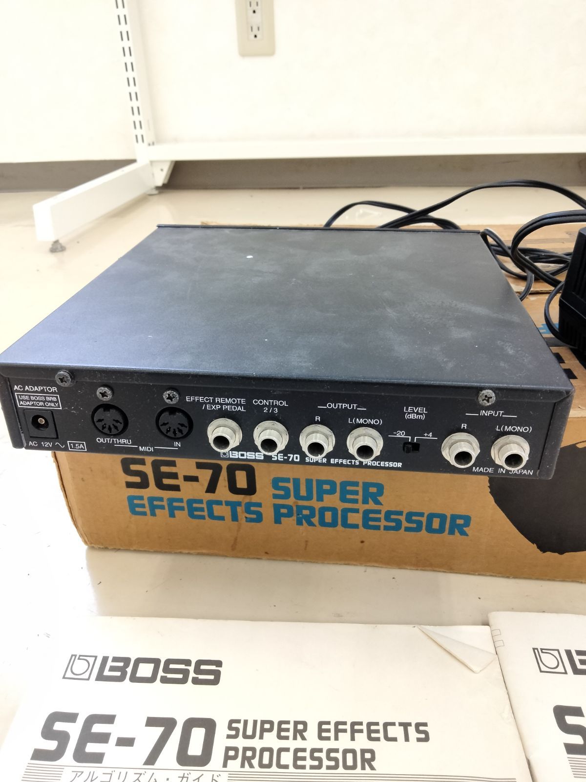 BOSS SE-70 エフェクトプロセッサー　ACアダプタ付き BOSS SE-70 アダプター付きマルチエフェクター