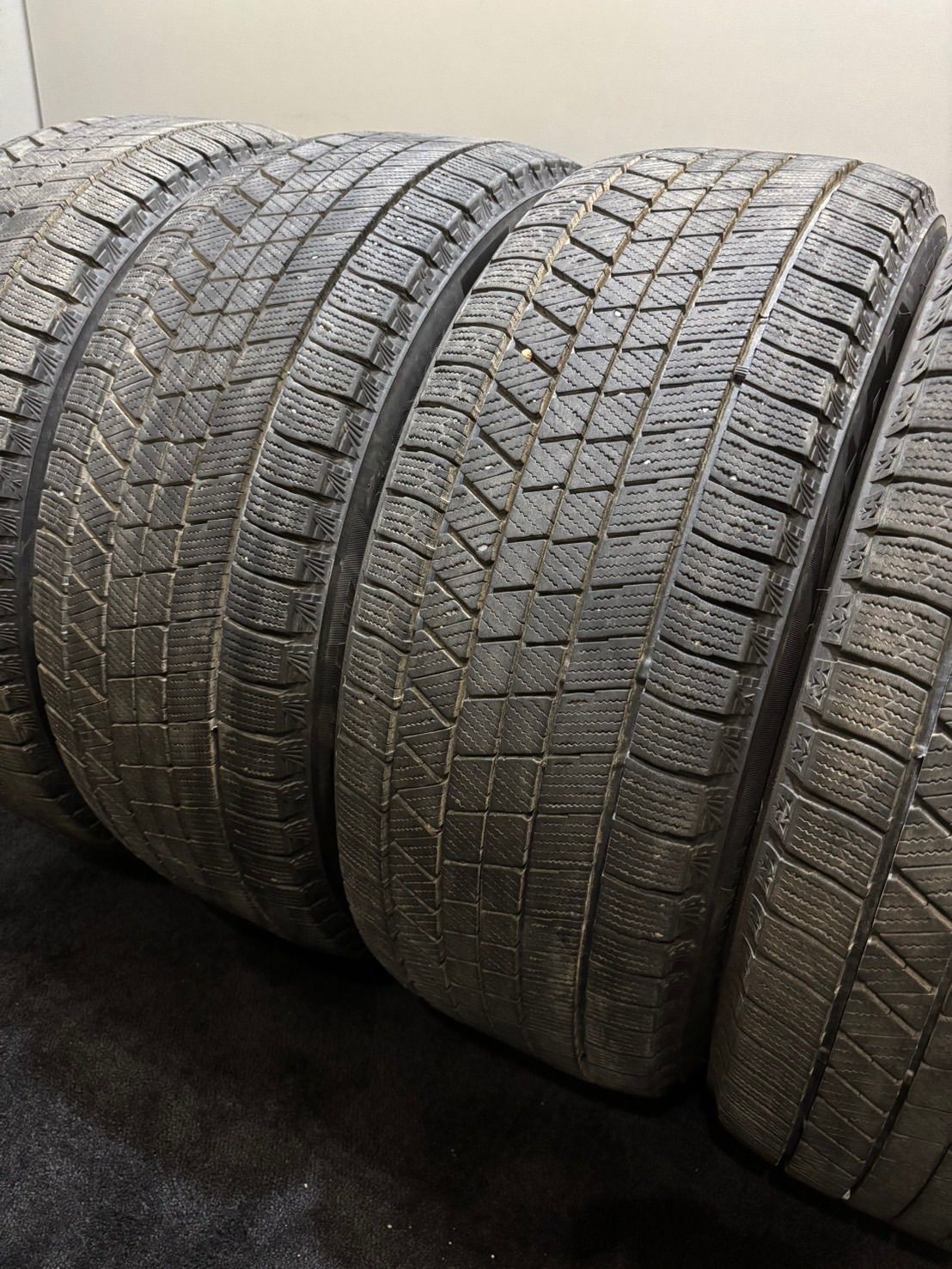225|50R18 BRIDGESTONE|VRX3 23年製 スタッドレス 4本 ブリヂストン ブリザック C-HR エスティマ カローラクロス 4-I968
