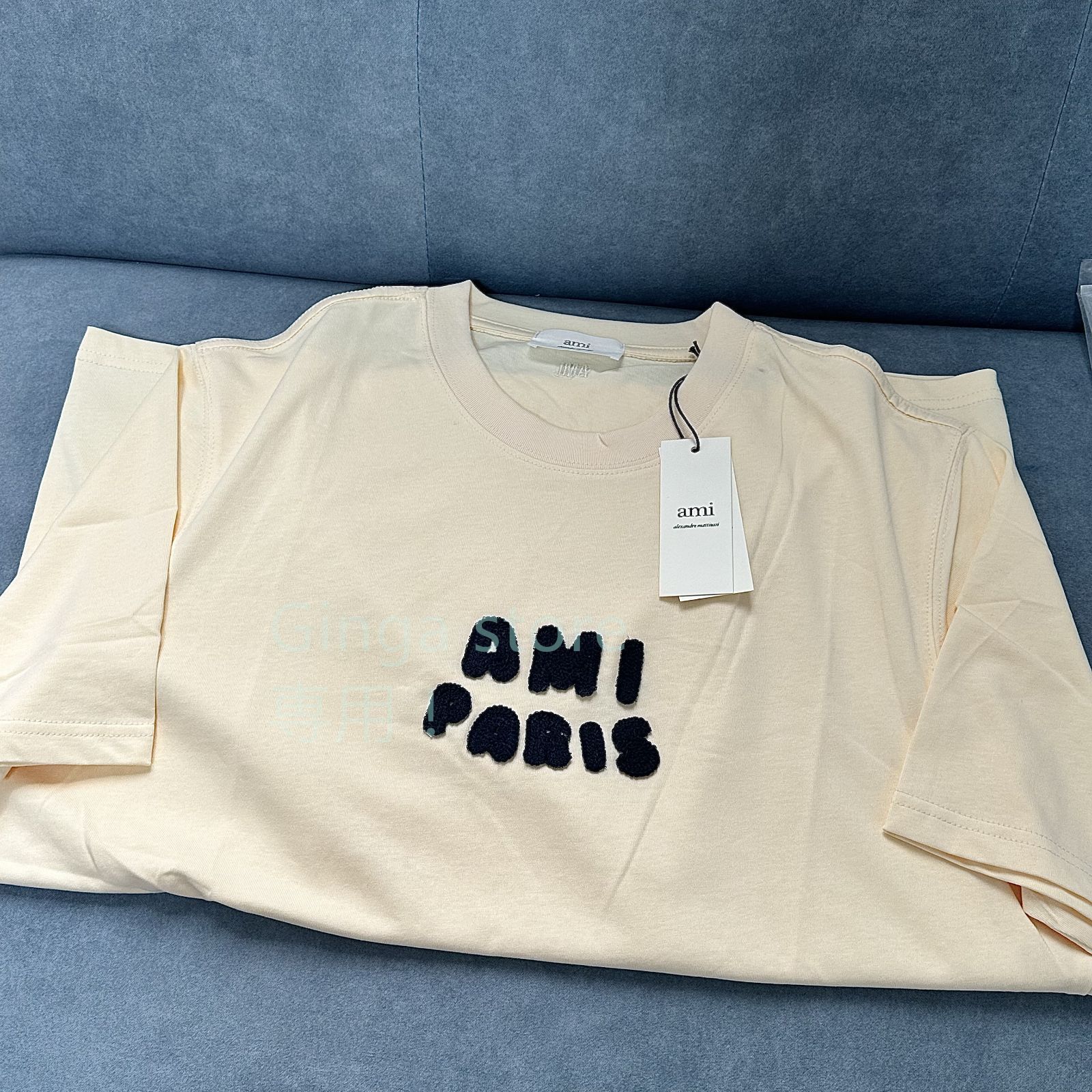 新品! AMI PARISアミパリス 刺繍 Tシャツ 男女兼用ベージュ 新品! AMI PARISアミパリス 刺繍 Tシャツ 男女兼用ベージュ