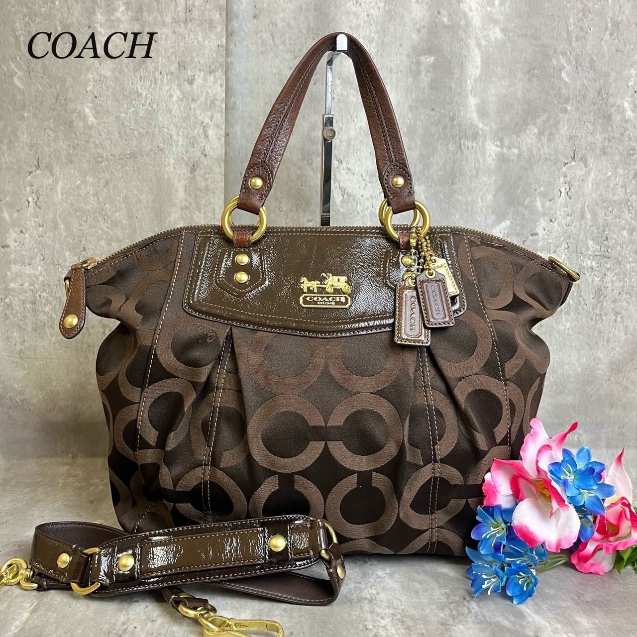 ✨極美品✨ COACH コーチ 2way ショルダーバッグ トートバッグ 馬車金具 シグネチャー 総柄 A4収納 大容量 ゴールド金具 チャーム  ロゴ型押し ナイロン レザー 肩掛け レディース ブラウン 茶色 - メルカリ