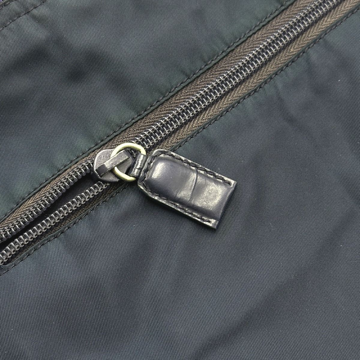 プラダ 通勤 通学 トートバッグ A4サイズが入る大きさ トートバッグ