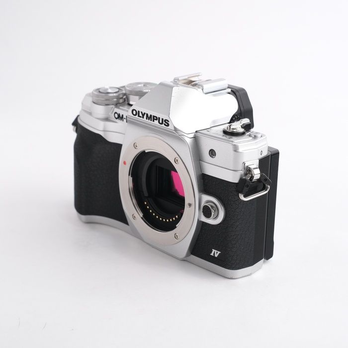 オリンパス OLYMPUS OM-D E-M10 IV 4 ボディ シルバー