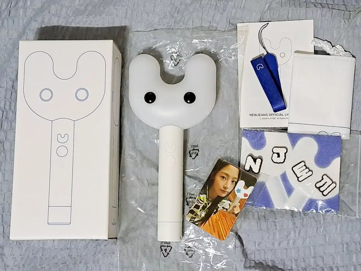 newjeans ペンライト&amp;トレカ Amazon.co.jp: NewJeans - Official Light Stick 公式 ペン