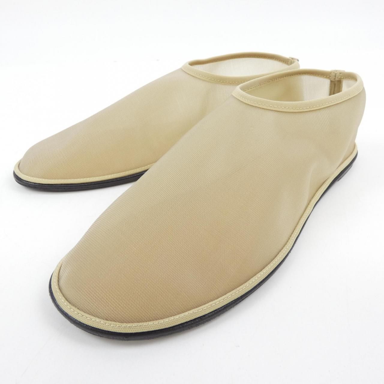 フラットシューズ