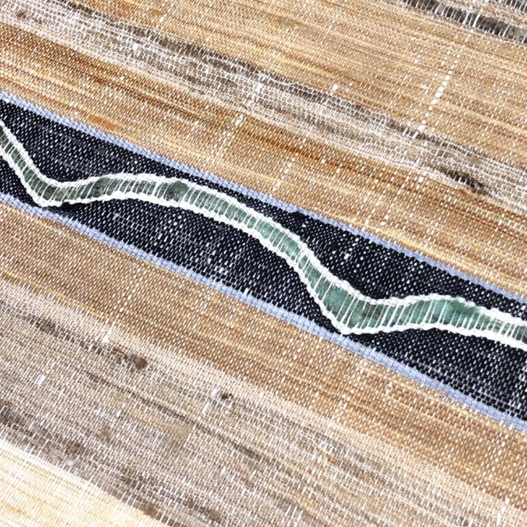 横縞に曲線模様