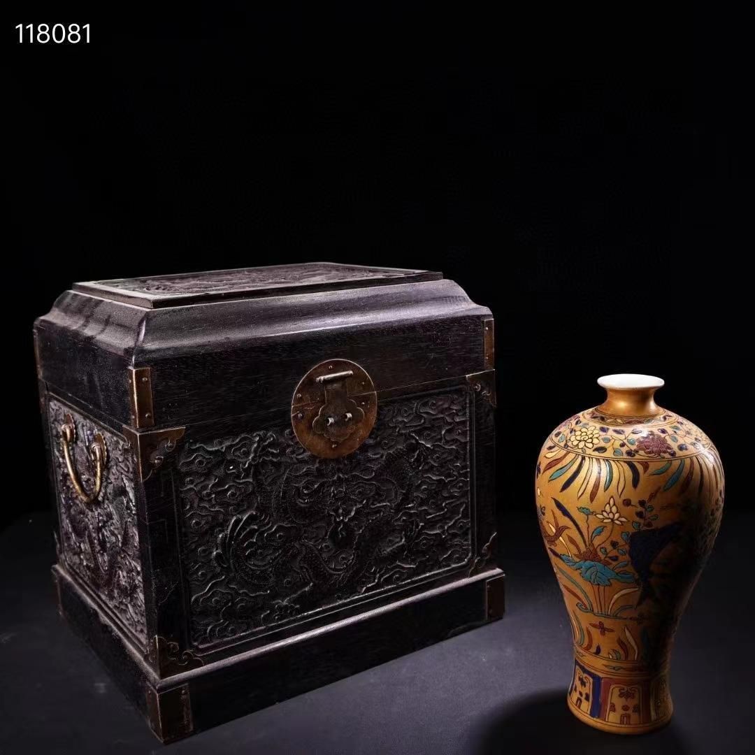 中国古美術・稀有品・純手描き金粉彩陶瓷花瓶・黑檀木箱付き・観賞瓶