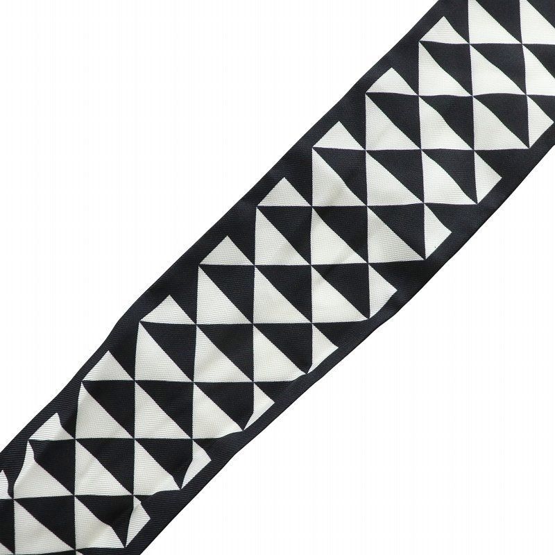 PRADA プラダ トライアングル柄 スカーフ シルク 総柄 白黒 保存箱付き プラダ PRADA スカーフ ツイル 絹 シルク トライアングル柄 総柄