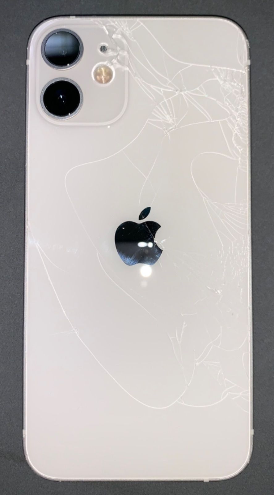 iPhone12 mini ○動作：問題なし○状態：中古美品 背面ガラス割れ有り 