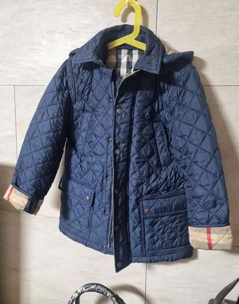 バーバリー 正規品 キッズジャケット 8Y バーバリー キッズ ベスト