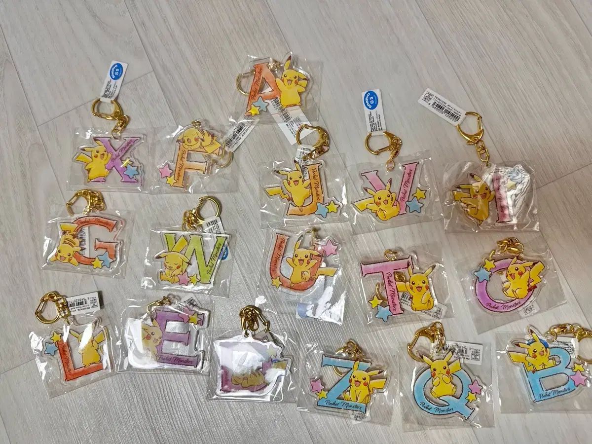 【雷市場（ポンジャン）商品韓国直送】 ピカチュウ アルファベット アクリルキーホルダー 未開封