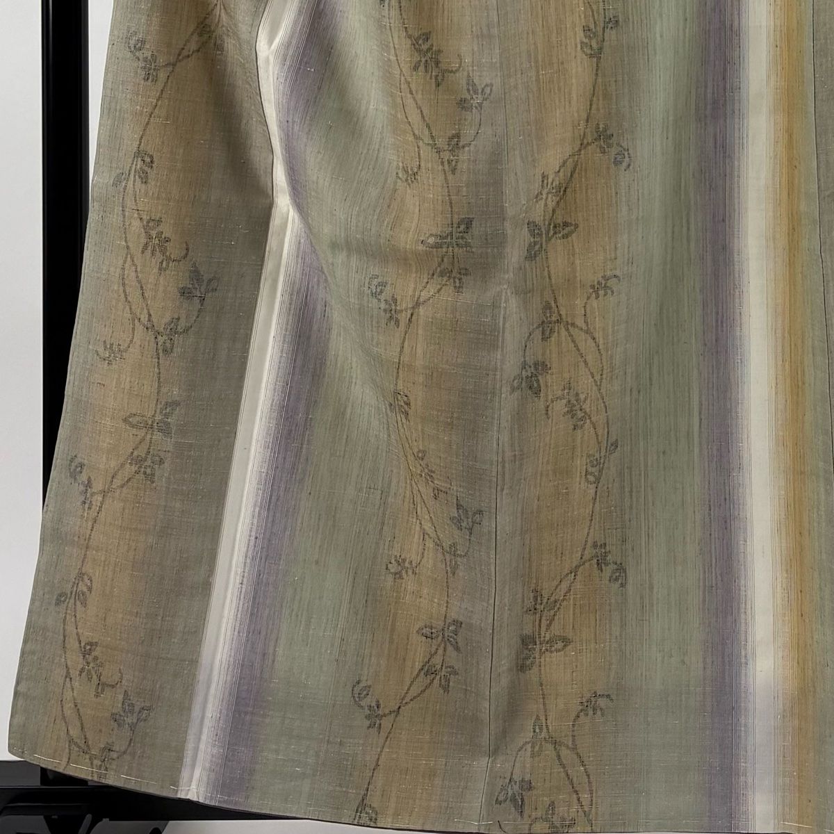 紬 身丈158cm 裄丈66cm M 袷 やまと 唐草 縦縞 灰緑 正絹 秀品