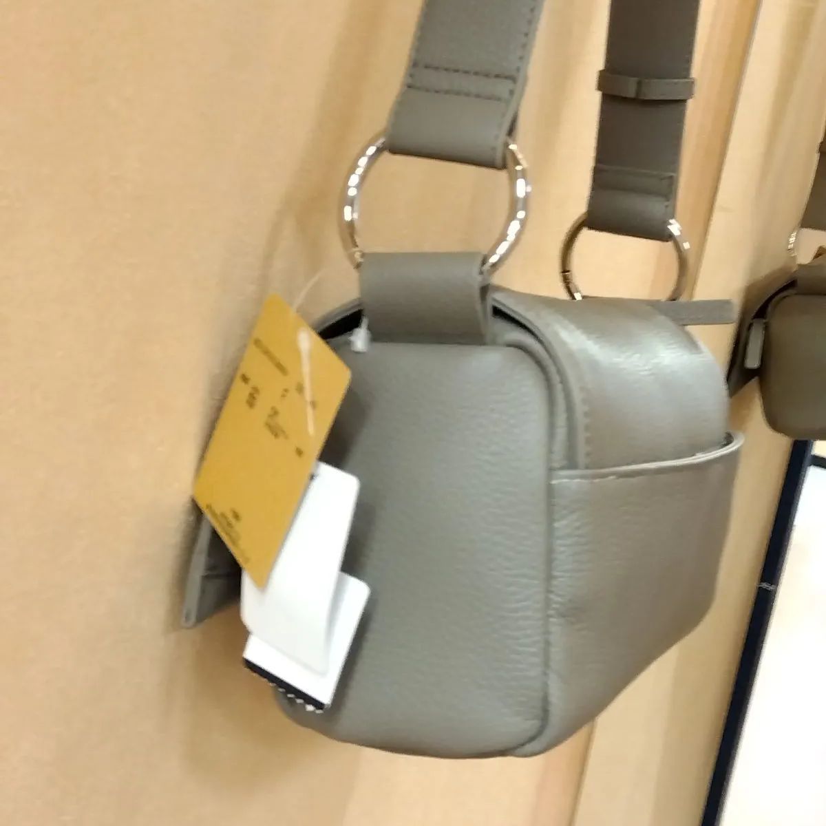 M9 ビアズリー 未使用品 レザーボディバッグ ベージュ - メルカリ