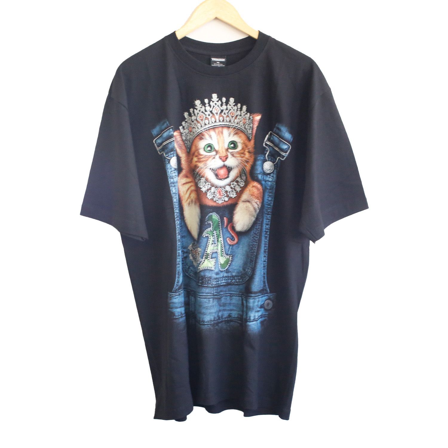 ✨新品✨やんちゃな猫ちゃんTシャツ👑 オーバーオールからひょっこり