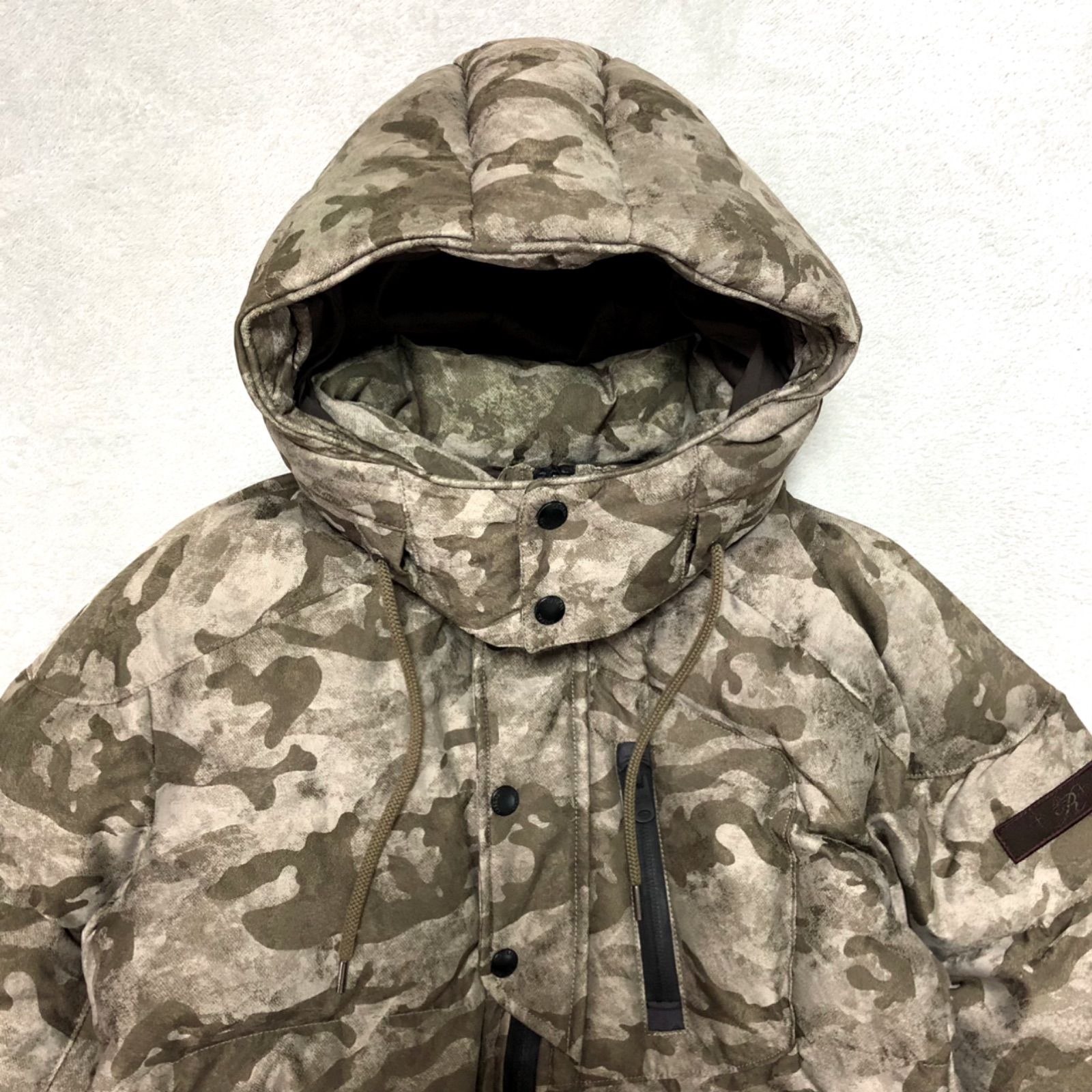TATRAS ダウンジャケット R-LINE カモフラ 裏地ロゴ モノグラム フード