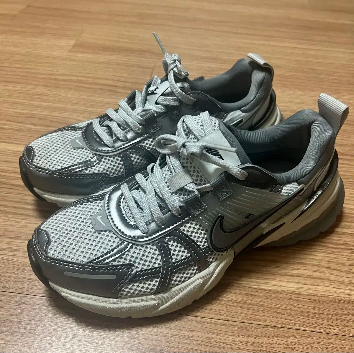 NIKE ナイキ v2k スニーカー 230