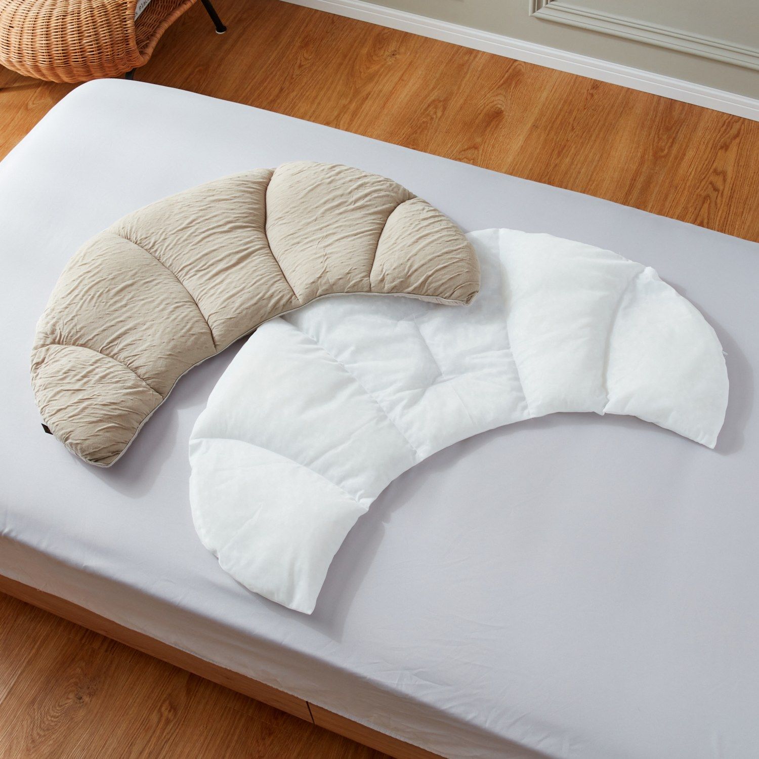 新品未使用品】快眠博士 とろけるクロワッサン 枕・抱き枕・クッション