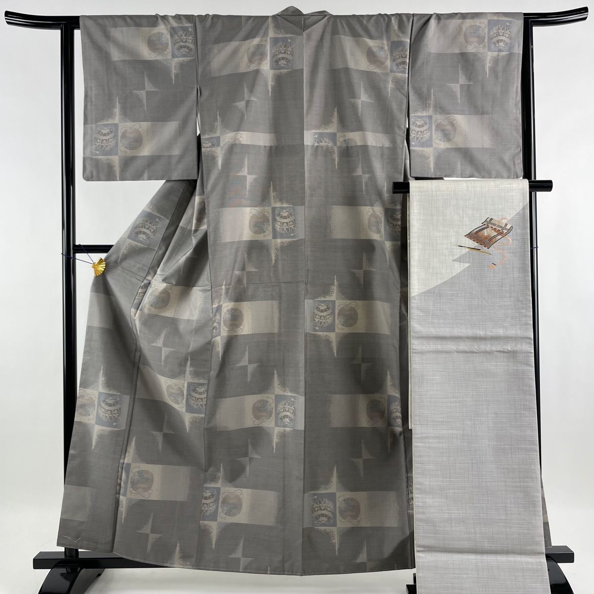 紬 美品 秀品 袋帯セット 薬玉 幾何学模様 灰茶 袷 身丈162cm 裄丈64cm ...