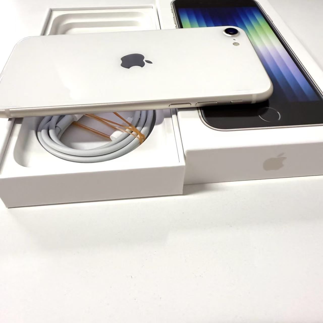 中古品Aランク iPhone SE (第3世代) 128GB SIMフリー [スター