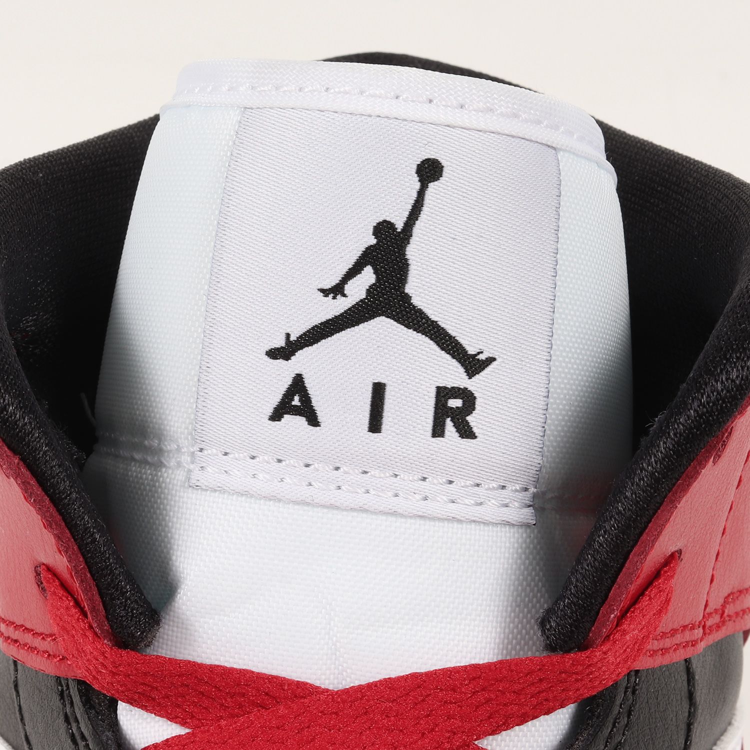 美品 NIKE WMNS AIR JORDAN 1 MID BRED TOE BQ6472-079 ブラック 