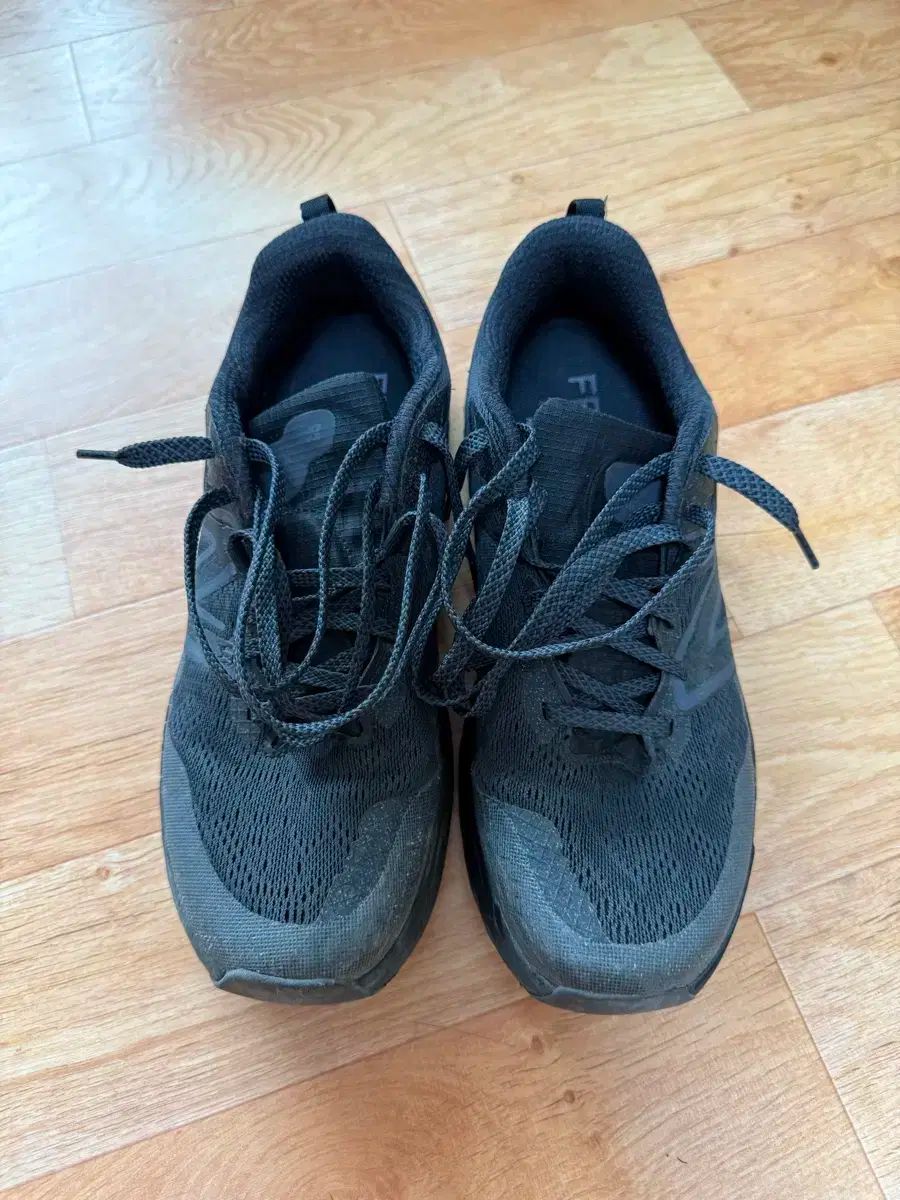 New Balance ニューバランス フレッシュ フォーム x イエロ v7 GORE-TEX ゴアテックス 黒