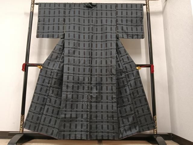 平和屋着物□本場大島紬 7マルキ 幾何学文 胴抜き仕立て 正絹 逸品