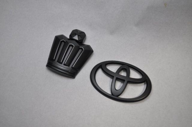 １８系クラウンロイヤル　マットブラックｏｒピアノブラックエンブレム　フロント／リアＳＥＴ　　INVENTER/grow/メッキ/ブラッククローム/ゴールド/車エンブレム/車パーツ/