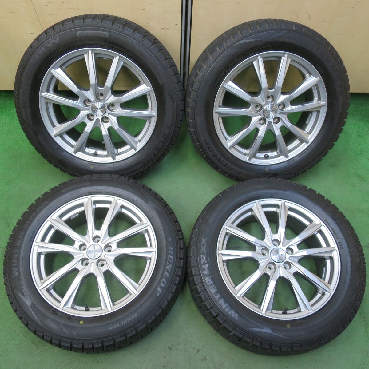 バリ溝！キレイ！9.5分以上☆XV 等 225/55R17 スタッドレス ダンロップ 