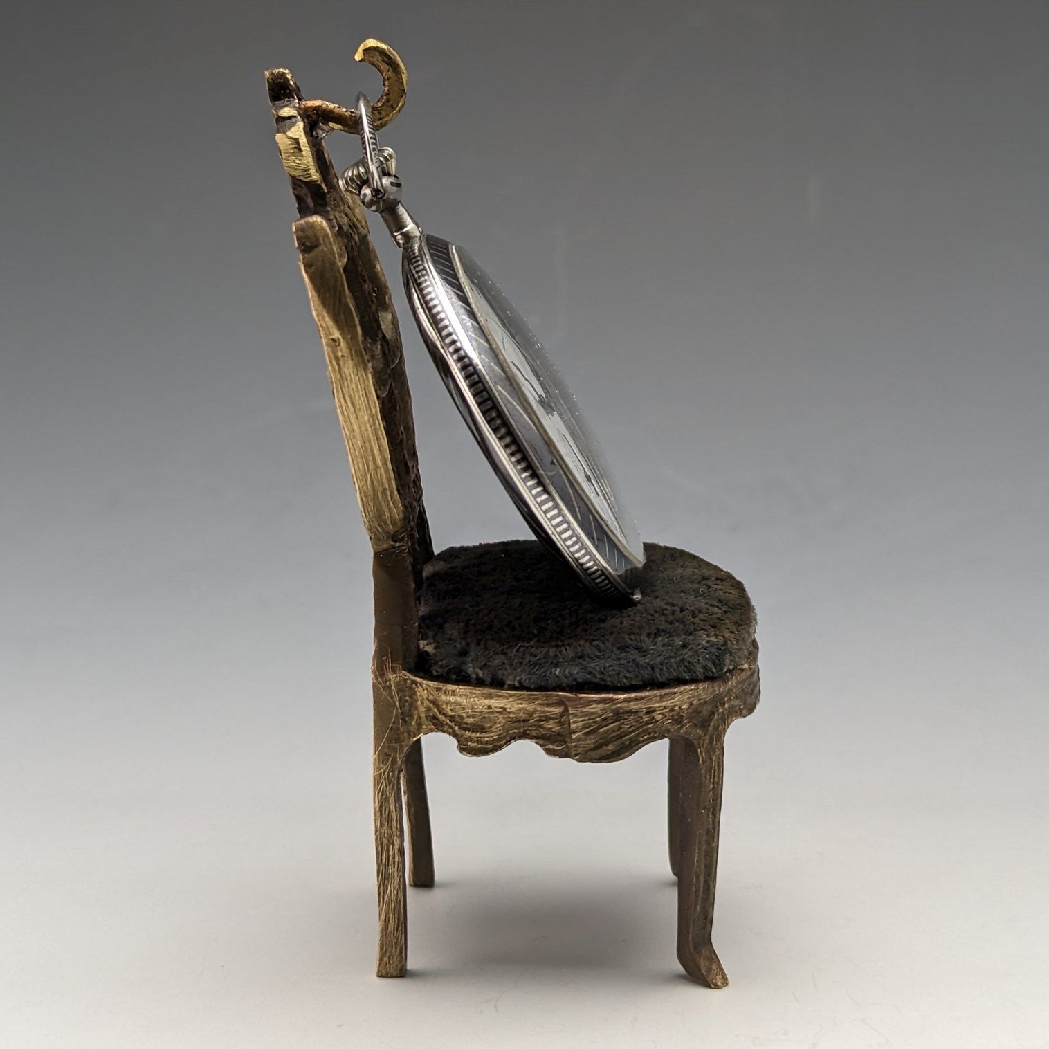 保存版】 1920年代 真鍮製 椅子型 懐中時計ホルダー グレーシート 真鍮 ...