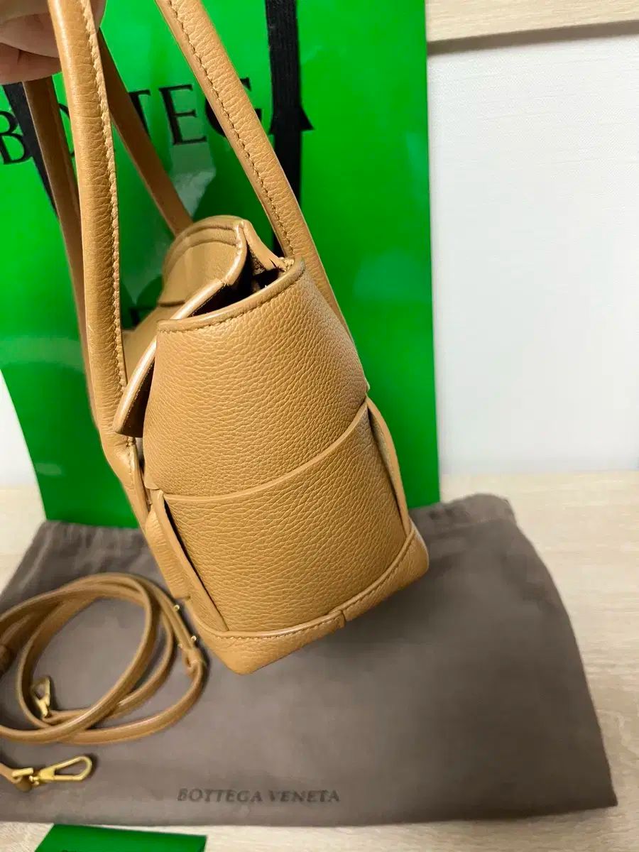 Bottega Veneta(ボッテガヴェネタ) アルコ ミニバッグ キャラメル 出品 