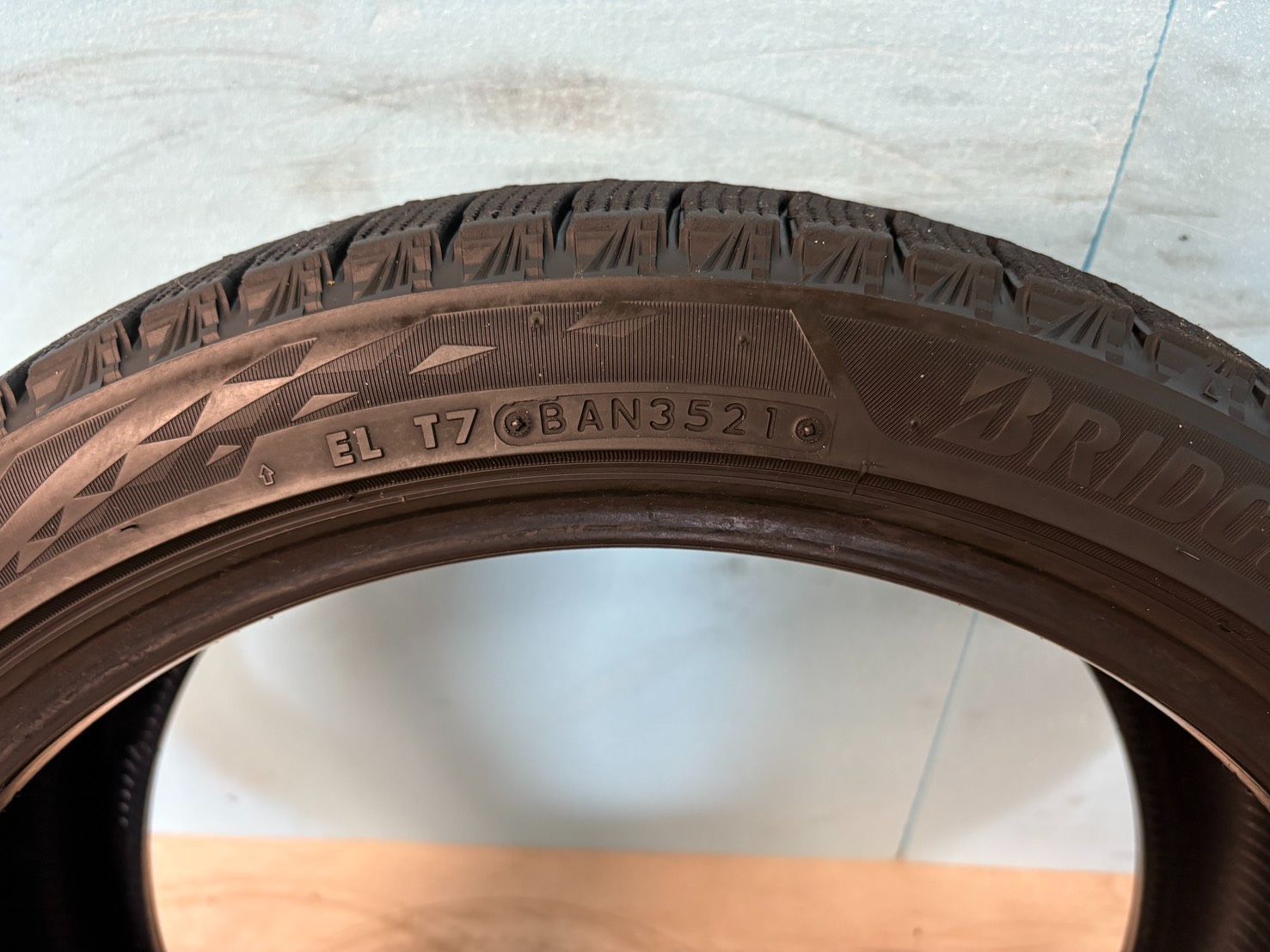 スタッドレスタイヤ