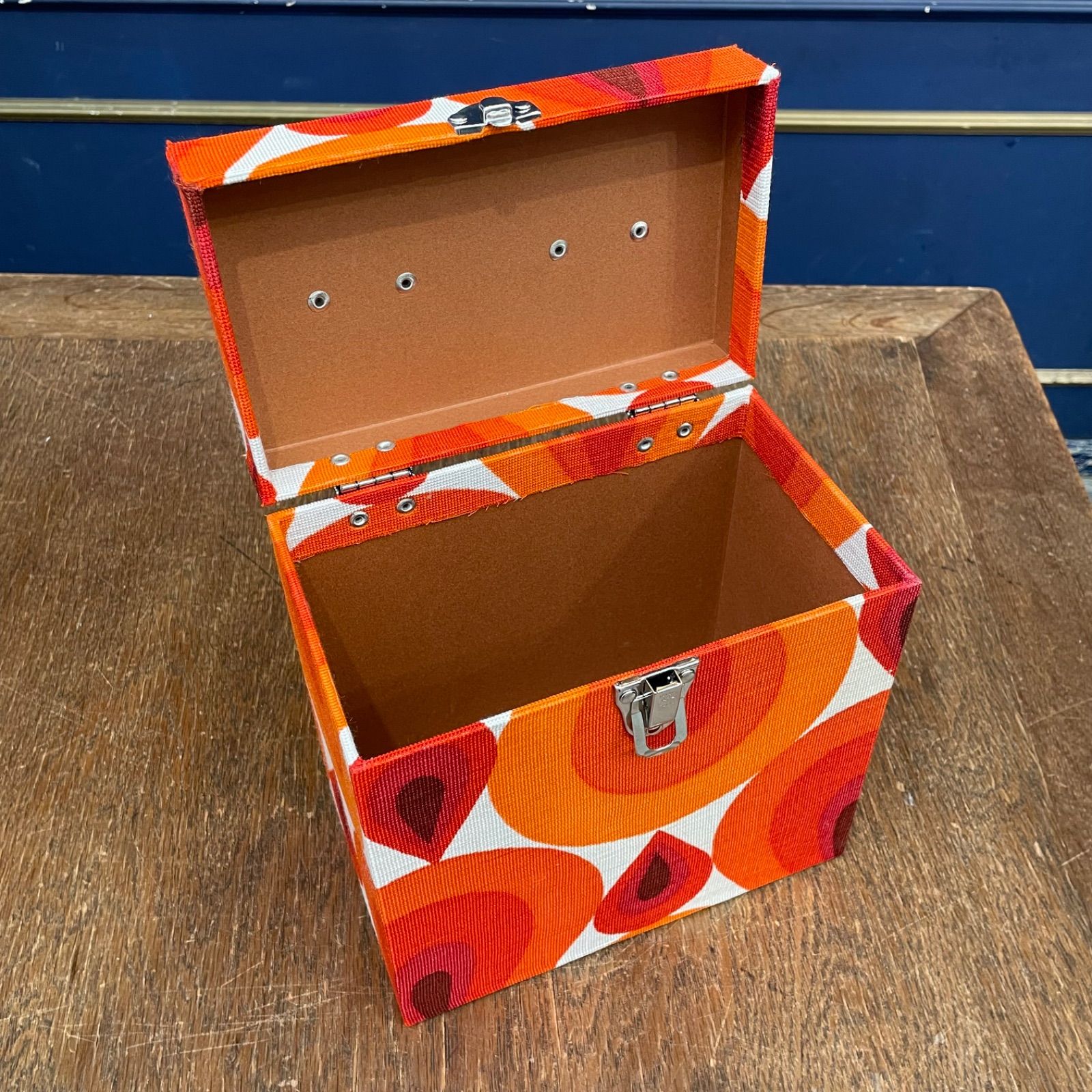 レア✴︎ スチールラック　レッド　昭和レトロ　ポップ　エムケー　衣装ケース レア✴︎ スチールラック レッド 昭和レトロ ポップ エムケー 衣装