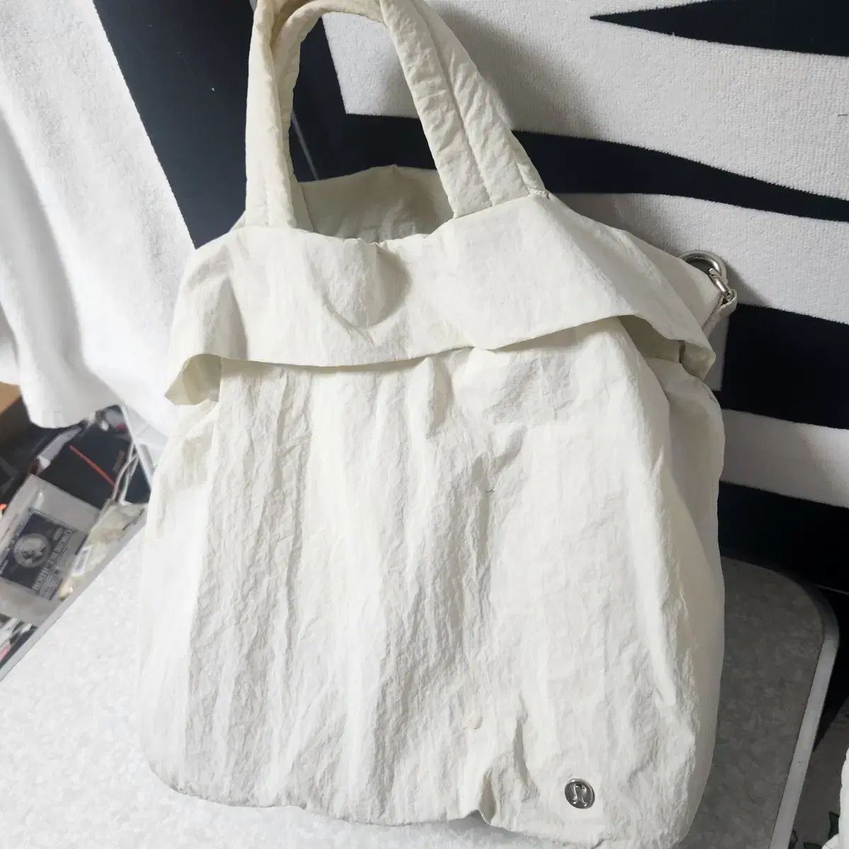 lululemon ホワイト メッセンジャーバッグ Lululemon ホワイト ショルダーバッグ