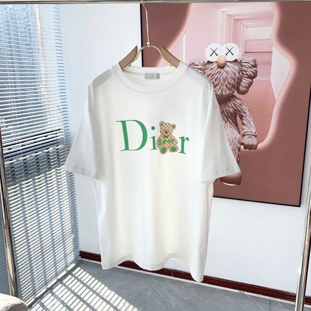 Dior男女兼用の半袖Tシャツです