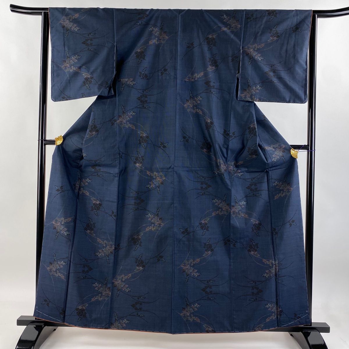 紬 身丈161cm 裄丈63.5cm S 袷 草花 紺色 正絹 秀品