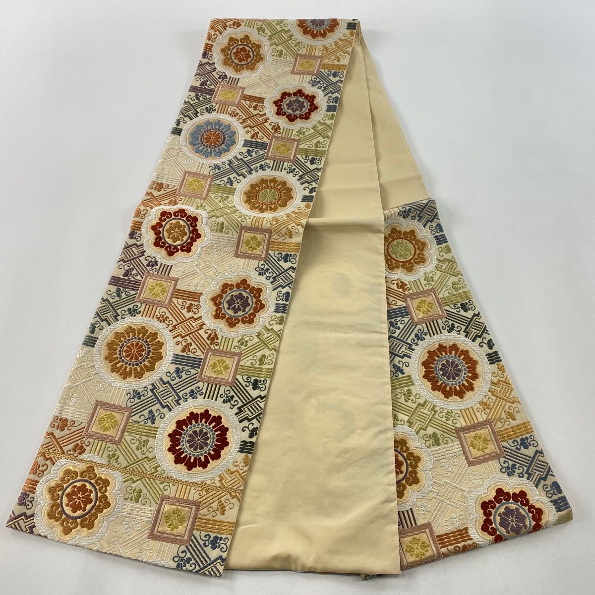 袋帯 美品 名品 華文 花唐草 唐織 金糸 ベージュ 六通 正絹
