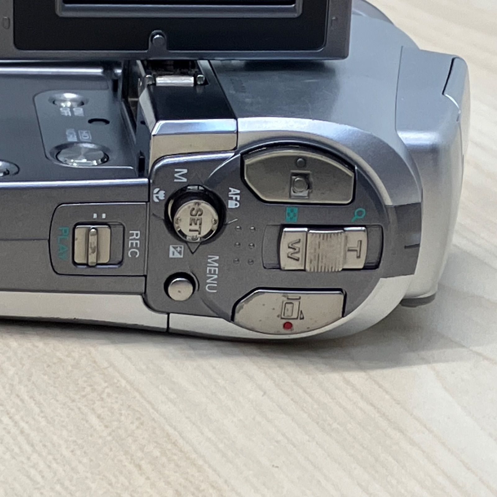 サンヨー　DMX-HD1A(S) 未開封品 三洋電機、世界最小最軽量のハイビジョンムービーカメラ「DMX-HD1A」