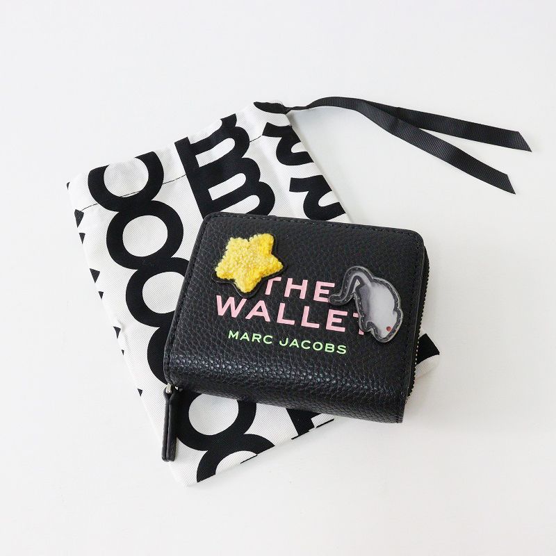 2025SS マークジェイコブス MARC JACOBS ザ ステッカー パッチ レザー アイテムズ ミニ コンパクト ウォレット 黒┃ 2400014589993