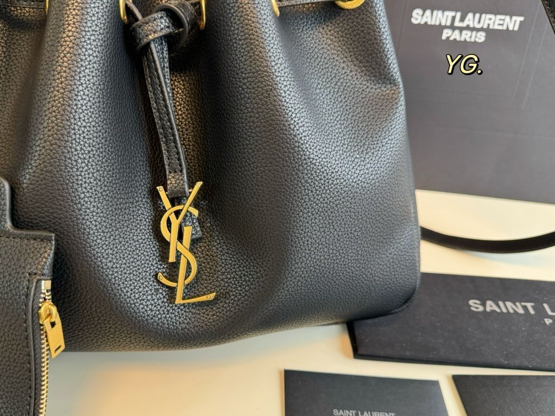 【SAINT LAURENT】ハンドバッグ＜バケツバッグ ＞＜ロゴ入り＞ サン ローラン バッグ コピー ショルダー バッグ ysl バケツ
