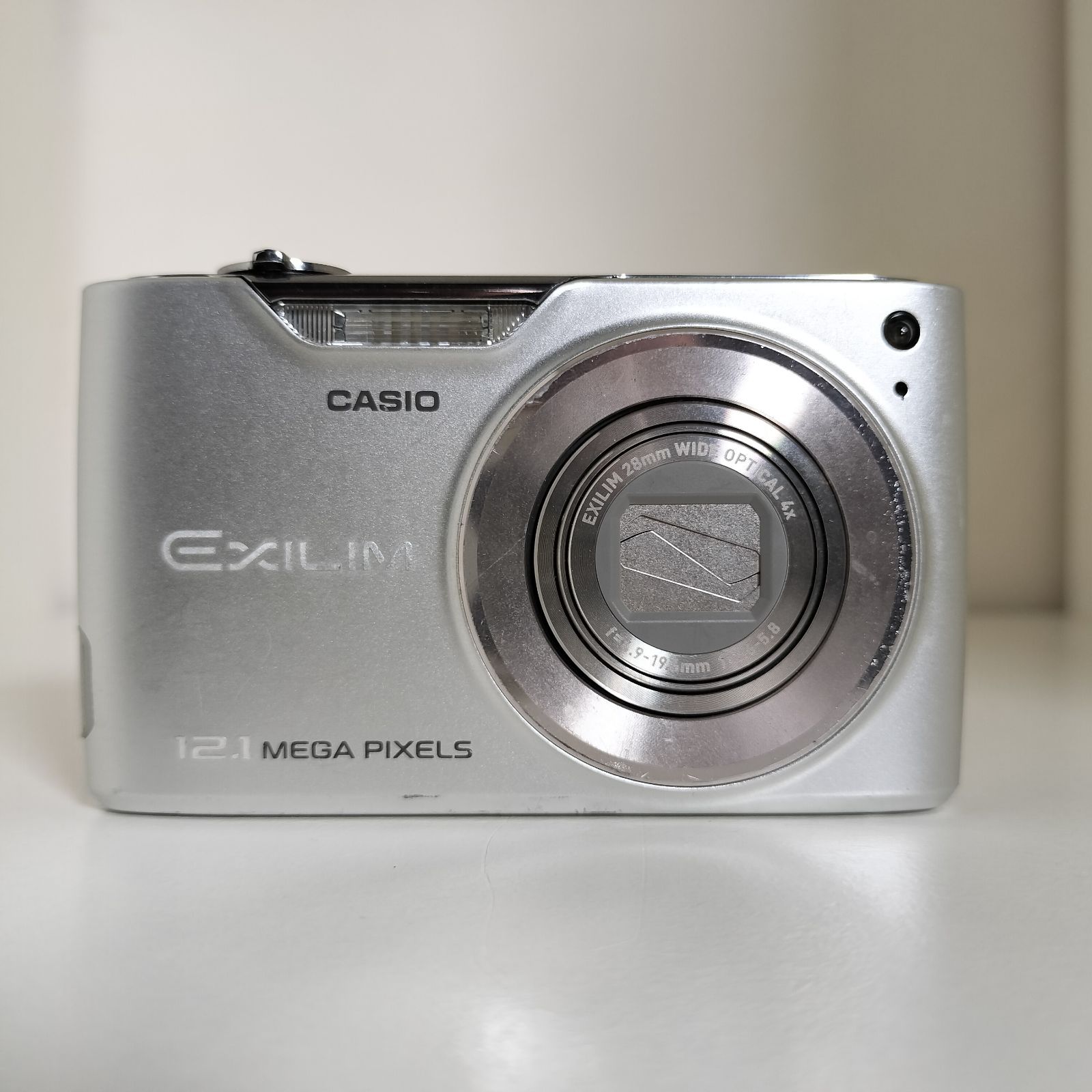 CASIO EXILIM EX-ZR50 コンパクトデジタルカメラ チルト液晶を搭載したコンパクトサイズの“エクシリム” - 2014年