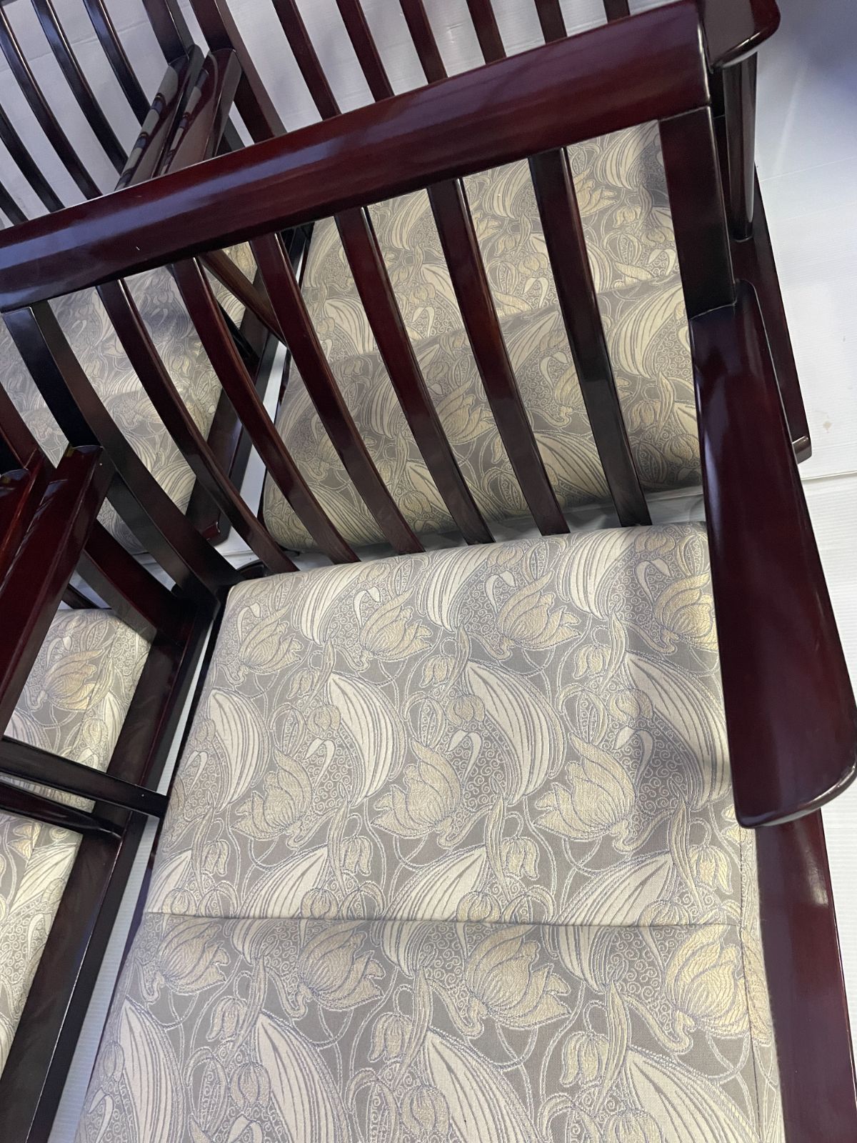 森繁　MORISHIGE 座椅子 ４脚セット 　　IDC大塚家具　10c03 森繁 MORISHIGE 座椅子 4脚セット IDC大塚家具 10c03 - メルカリ